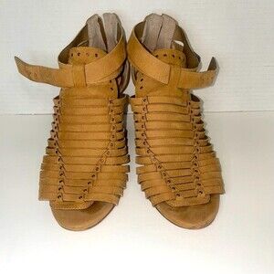 Vince Camuto leather strappy peep toe kitten heel size 7